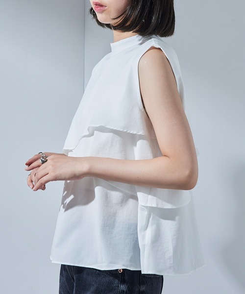 MAISON BREEZE(メゾンブリーズ)の「【MAISON BREEZE】アシンメトリーフレアーノースリーブブラウス trc(シャツ/ブラウス・レディース・ライム/オフホワイト/ブラック・FREE)」の7枚目の写真