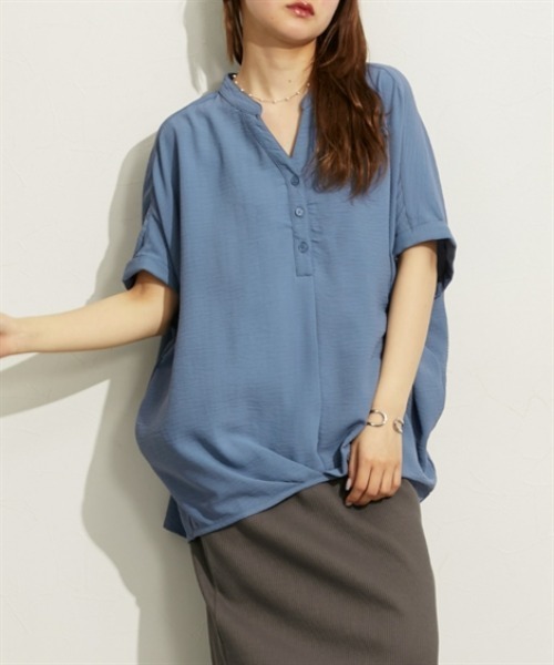 nissen（ニッセン）の「ヘンリーネックタック入ブラウス（シャツ/ブラウス・レディース・ブルー/オフホワイト/ブラック・M/L）」の4枚目の写真