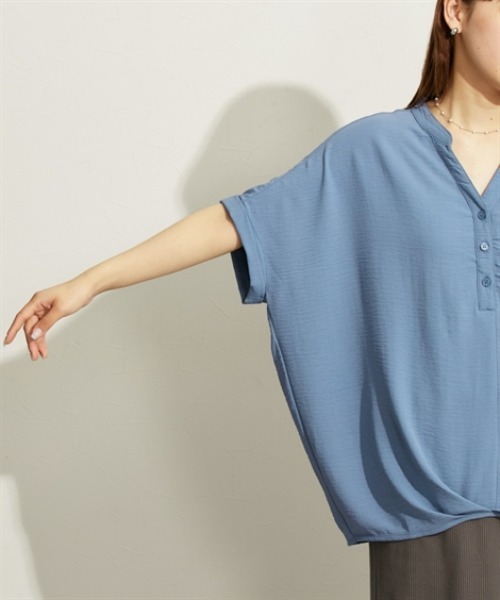 nissen（ニッセン）の「ヘンリーネックタック入ブラウス（シャツ/ブラウス・レディース・ブルー/オフホワイト/ブラック・M/L）」の12枚目の写真