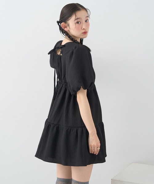 earth music&ecology（アースミュージックアンドエコロジー）の「バックリボンパフスリーブミニワンピース（ワンピース・レディース・グレイッシュブルー/ブラック/アイボリー・FREE）」の9枚目の写真