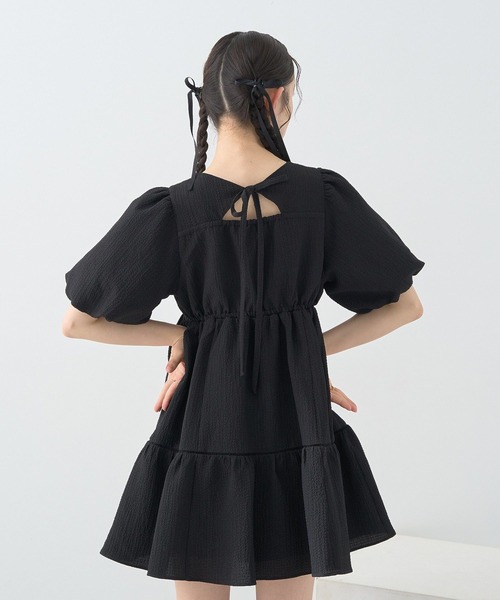 earth music&ecology（アースミュージックアンドエコロジー）の「バックリボンパフスリーブミニワンピース（ワンピース・レディース・グレイッシュブルー/ブラック/アイボリー・FREE）」の10枚目の写真