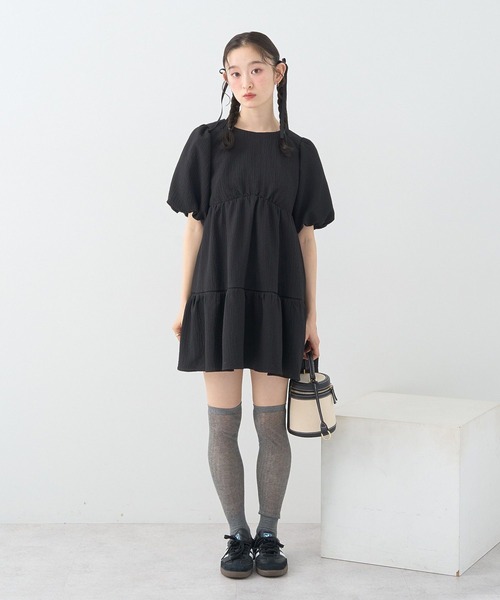 earth music&ecology（アースミュージックアンドエコロジー）の「バックリボンパフスリーブミニワンピース（ワンピース・レディース・グレイッシュブルー/ブラック/アイボリー・FREE）」の14枚目の写真