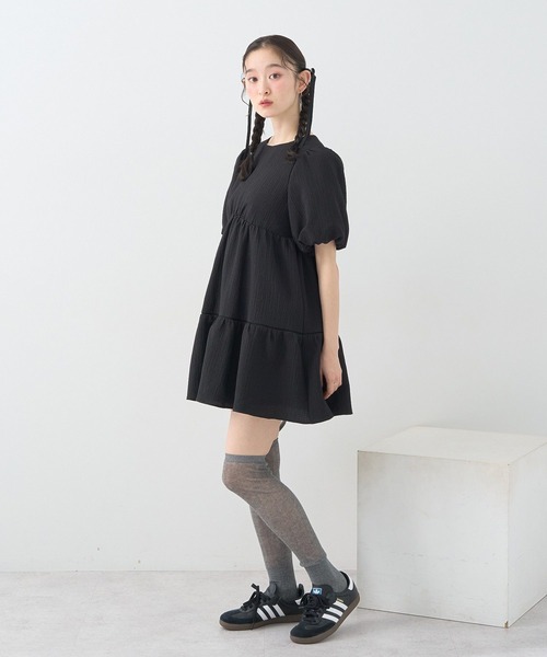 earth music&ecology（アースミュージックアンドエコロジー）の「バックリボンパフスリーブミニワンピース（ワンピース・レディース・グレイッシュブルー/ブラック/アイボリー・FREE）」の16枚目の写真