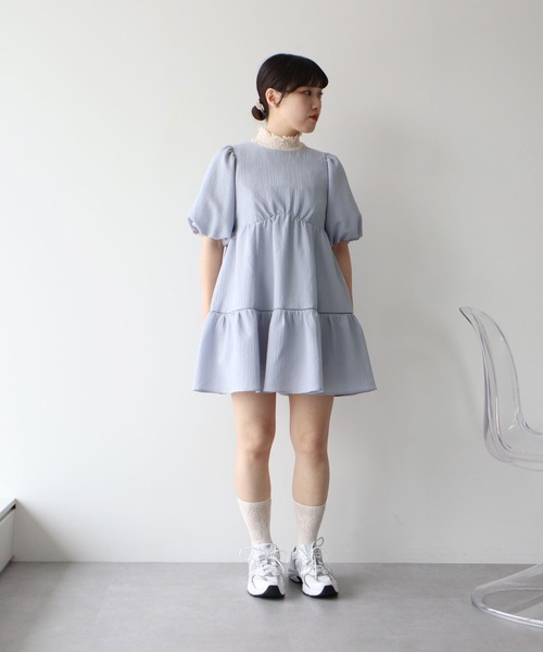 earth music&ecology（アースミュージックアンドエコロジー）の「バックリボンパフスリーブミニワンピース（ワンピース・レディース・グレイッシュブルー/ブラック/アイボリー・FREE）」の18枚目の写真