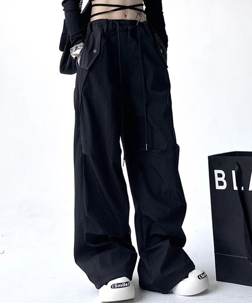 HALEY PESCA（ヘーリーペスカ）の「HALEY PESCA/ルーズフィット　ドロストカーゴパンツ（カーゴパンツ・レディース・ダークグレー/ライトグレー/ブラック・MEDIUM/LARGE/SMALL）」の2枚目の写真