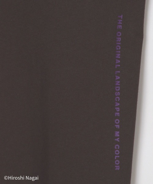 GLOBAL WORK（グローバルワーク）の「永井博コラボ/Tシャツ/半袖/575237（Tシャツ/カットソー・メンズ・チャコールグレー/ホワイト系その他2/ホワイト系その他/ダークブラウン/ホワイト系その他3/ブラック/杢グレー/ホワイト系その他4・SMALL/X-LARGE/LARGE/MEDIUM）」の14枚目の写真