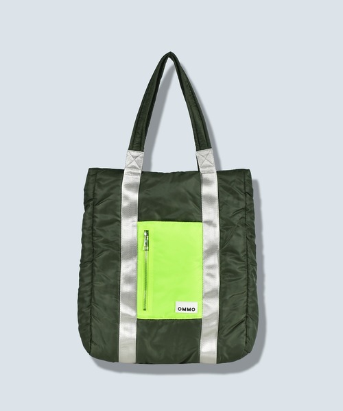 OMMO（オーエムエムオー）の「PADDED NYLON TOTE BAG（トートバッグ・レディース・ブラックミックス/ブラック/カーキ・F）」の10枚目の写真