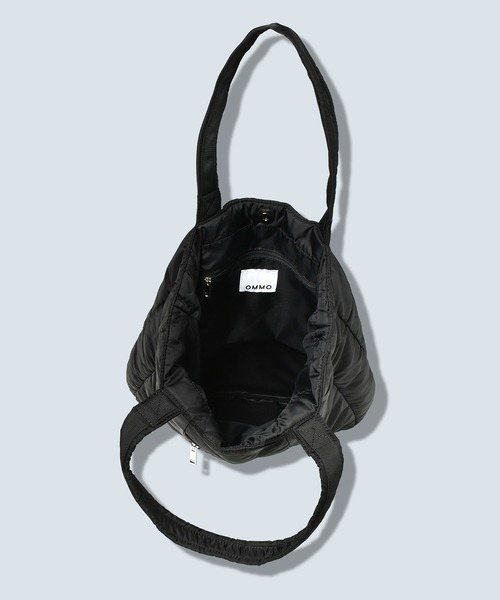 OMMO（オーエムエムオー）の「PADDED NYLON TOTE BAG（トートバッグ・レディース・ブラックミックス/ブラック/カーキ・F）」の16枚目の写真