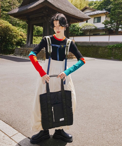 OMMO(オーエムエムオー)の「PADDED NYLON TOTE BAG(トートバッグ・レディース・ブラックミックス/ブラック/カーキ・F)」の17枚目の写真