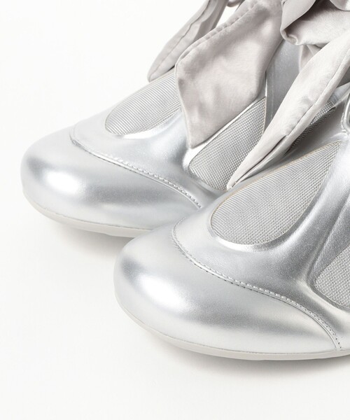 JW PEI(ジェイダブリューペイ)の「【8/6 再値下げ】JW PEI / Rosie Bow Tie Low Top Sneakers(スニーカー・レディース・シルバー・39/38.5/37.5)」の2枚目の写真