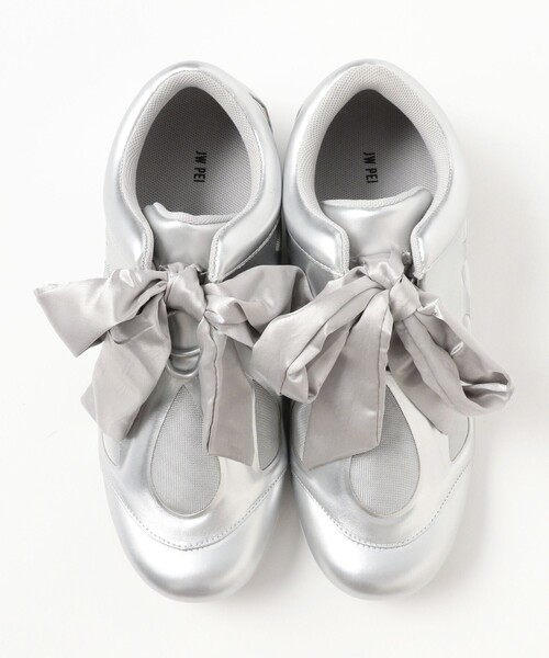 JW PEI(ジェイダブリューペイ)の「【8/6 再値下げ】JW PEI / Rosie Bow Tie Low Top Sneakers(スニーカー・レディース・シルバー・39/38.5/37.5)」の5枚目の写真