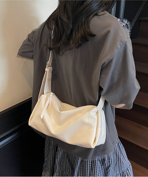LA VORAGINE(ラ ヴォラジネ)の「大容量 ピローバッグ 旅行用(ボディバッグ/ウエストポーチ・レディース・ホワイト/シルバー/ブルー/イエロー/ブラック・FREE)」の12枚目の写真