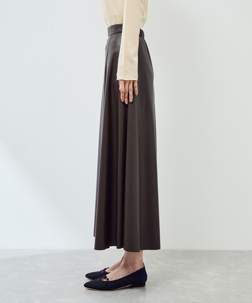 ROPE' PICNIC(ロペピクニック)の「シンセティックレザーフレアロングスカート(スカート・レディース・ダークブラウン/カーキ/ベージュ・S/M)」の12枚目の写真