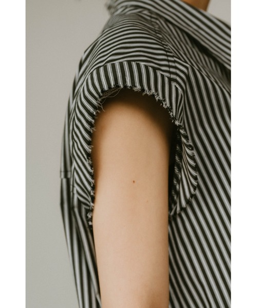 Knuth Marf（クヌースマーフ）の「stripe label nosleeve shirt（シャツ/ブラウス・レディース・モスグリーン/ピンク/ブラック/グレイッシュベージュ・FREE）」の11枚目の写真