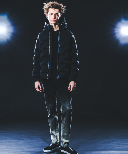 5351 POUR LES HOMMES（ゴーサンゴーイチプールオム）の「【25A/W】グラデーション テーパード デニム（デニムパンツ・メンズ・ブラック/インディゴブルー・50/48/46/44）」の20枚目の写真