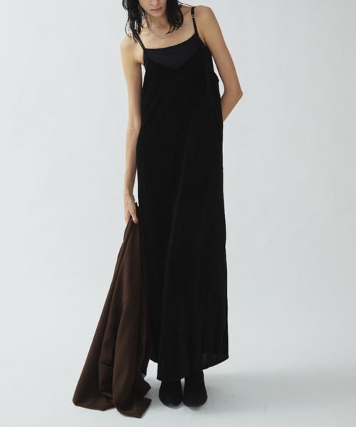 Aunt Marie's（アントマリーズ）の「Vネックベロアロングキャミワンピース（ワンピース・レディース・ブラウン/ブラック・MT/FREE）」の3枚目の写真
