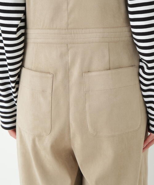 human woman（ヒューマンウーマン）の「◆ストレッチフェイクスエードオーバーオール（サロペット/オーバーオール・レディース・ブラウン/ベージュ・MEDIUM）」の3枚目の写真