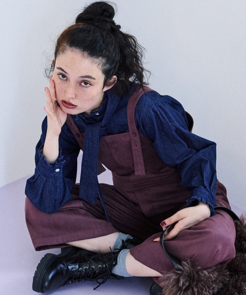 human woman（ヒューマンウーマン）の「◆ストレッチフェイクスエードオーバーオール（サロペット/オーバーオール・レディース・ブラウン/ベージュ・MEDIUM）」の2枚目の写真