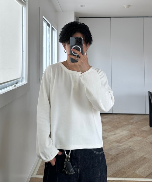 ADAMASTE（アダマスト）の「waffle henry neck t-shirt - ワッフルヘンリーネックT【短丈】（Tシャツ/カットソー・メンズ・ホワイト/ブラック・MEDIUM/LARGE）」の3枚目の写真