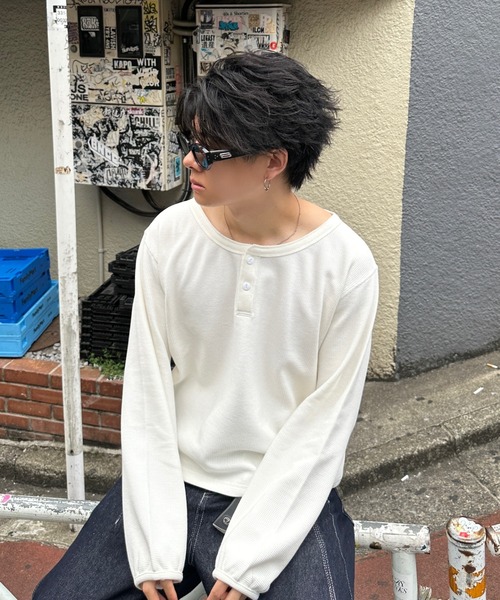 ADAMASTE（アダマスト）の「waffle henry neck t-shirt - ワッフルヘンリーネックT【短丈】（Tシャツ/カットソー・メンズ・ホワイト/ブラック・MEDIUM/LARGE）」の6枚目の写真