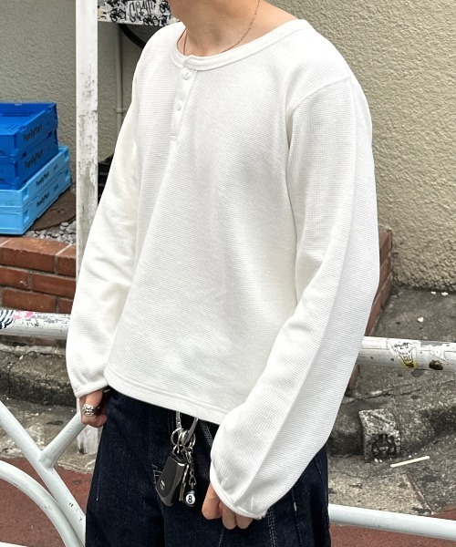 ADAMASTE（アダマスト）の「waffle henry neck t-shirt - ワッフルヘンリーネックT【短丈】（Tシャツ/カットソー・メンズ・ホワイト/ブラック・MEDIUM/LARGE）」の21枚目の写真