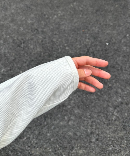 ADAMASTE（アダマスト）の「waffle henry neck t-shirt - ワッフルヘンリーネックT【短丈】（Tシャツ/カットソー・メンズ・ホワイト/ブラック・MEDIUM/LARGE）」の8枚目の写真