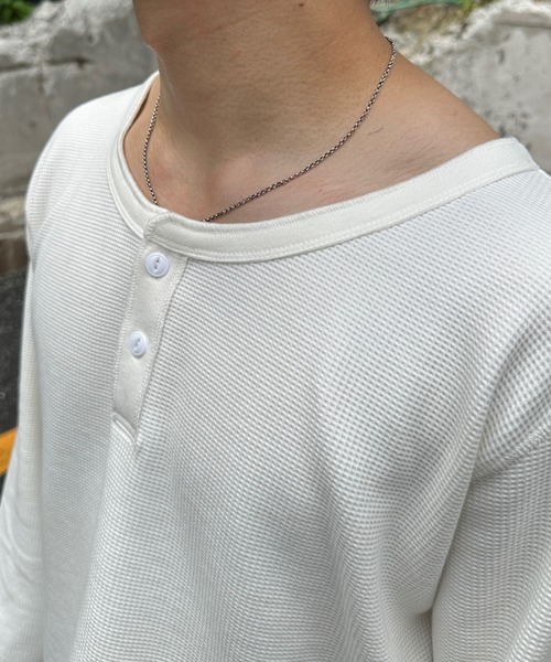 ADAMASTE（アダマスト）の「waffle henry neck t-shirt - ワッフルヘンリーネックT【短丈】（Tシャツ/カットソー・メンズ・ホワイト/ブラック・MEDIUM/LARGE）」の9枚目の写真