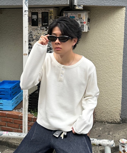 ADAMASTE（アダマスト）の「waffle henry neck t-shirt - ワッフルヘンリーネックT【短丈】（Tシャツ/カットソー・メンズ・ホワイト/ブラック・MEDIUM/LARGE）」の5枚目の写真