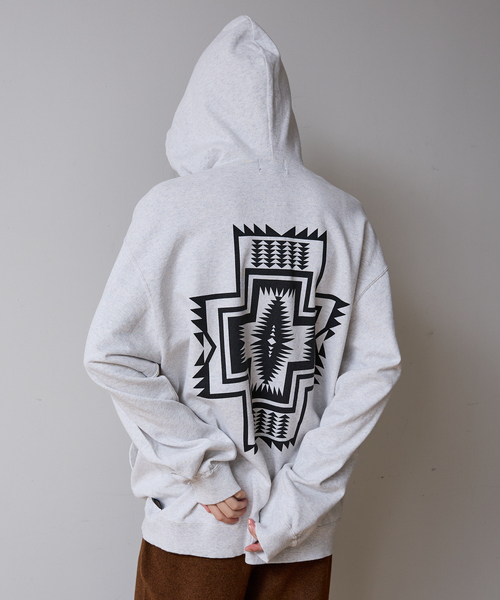 PENDLETON(ペンドルトン)の「【PENDLETON/ペンドルトン】Back Print Zip Up Hoodie / ハーディング柄 バックプリント ジップアップパーカー(パーカー・メンズ・ブラック/アイボリー/ホワイト系その他・M/L)」の2枚目の写真