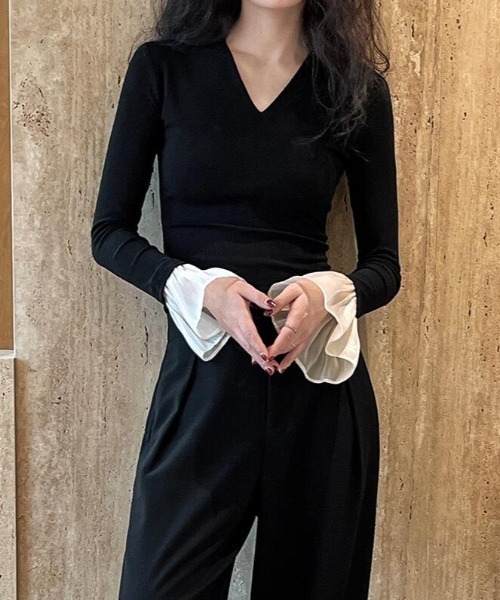 ★未使用★ナゴンスタンス　フレアVネックトップス V ネック ベーシックトップス フレアカフス（Tシャツ/カットソー