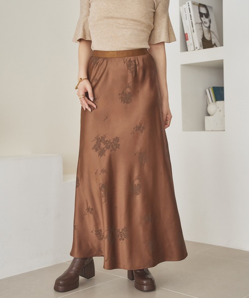 LAULEN（ローレン）の「satin flower pattern long skirt /サテンフラワープリントロングスカート（スカート・レディース・ブラウン/ブラック・M/S）」の2枚目の写真
