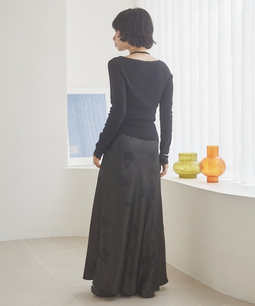 LAULEN（ローレン）の「satin flower pattern long skirt /サテンフラワープリントロングスカート（スカート・レディース・ブラウン/ブラック・M/S）」の7枚目の写真
