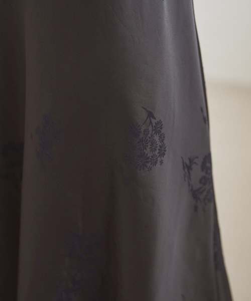 LAULEN（ローレン）の「satin flower pattern long skirt /サテンフラワープリントロングスカート（スカート・レディース・ブラウン/ブラック・M/S）」の11枚目の写真