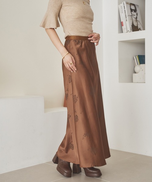LAULEN（ローレン）の「satin flower pattern long skirt /サテンフラワープリントロングスカート（スカート・レディース・ブラウン/ブラック・M/S）」の14枚目の写真