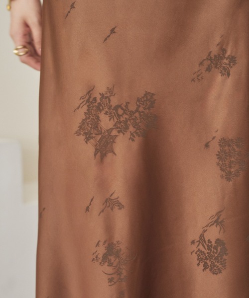LAULEN（ローレン）の「satin flower pattern long skirt /サテンフラワープリントロングスカート（スカート・レディース・ブラウン/ブラック・M/S）」の17枚目の写真