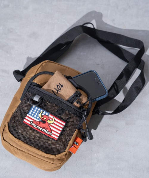 JUGLANS(ユグランス)の「【TOYMACHINE】QUICK SHOULDER BAG(ショルダーバッグ・メンズ・ライトブラウン/ブラック系その他・FREE)」の5枚目の写真