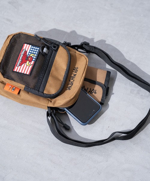 JUGLANS(ユグランス)の「【TOYMACHINE】QUICK SHOULDER BAG(ショルダーバッグ・メンズ・ライトブラウン/ブラック系その他・FREE)」の6枚目の写真
