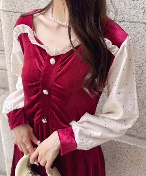 Mejoul(メジュール)の「ベロア切り替え シフォンスリーブ フレアロングワンピース(ワンピース・レディース・ブラック/レッド・F)」の6枚目の写真