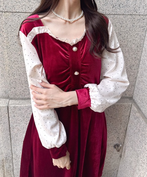 Mejoul(メジュール)の「ベロア切り替え シフォンスリーブ フレアロングワンピース(ワンピース・レディース・ブラック/レッド・F)」の7枚目の写真