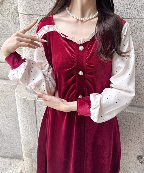 Mejoul(メジュール)の「ベロア切り替え シフォンスリーブ フレアロングワンピース(ワンピース・レディース・ブラック/レッド・F)」の8枚目の写真