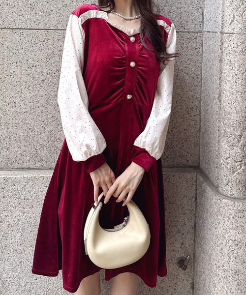 Mejoul(メジュール)の「ベロア切り替え シフォンスリーブ フレアロングワンピース(ワンピース・レディース・ブラック/レッド・F)」の9枚目の写真