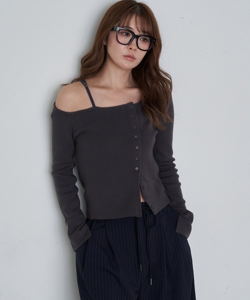 RAY CASSIN（レイカズン）の「ワンショル前あきリブニット（ニット/セーター・レディース・アイボリー/ブラック/グレー/ブラウン系その他2・FREE）」の5枚目の写真