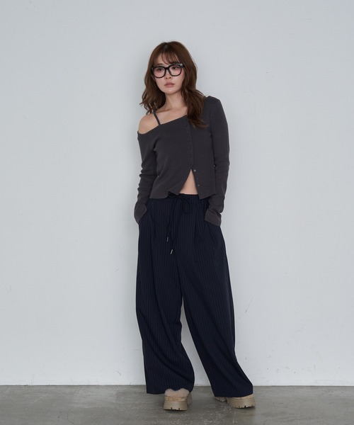 RAY CASSIN（レイカズン）の「ワンショル前あきリブニット（ニット/セーター・レディース・アイボリー/ブラック/グレー/ブラウン系その他2・FREE）」の7枚目の写真