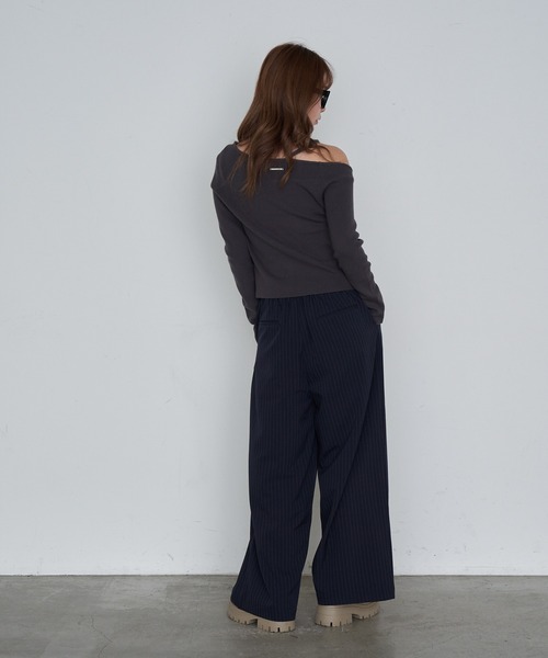 RAY CASSIN（レイカズン）の「ワンショル前あきリブニット（ニット/セーター・レディース・アイボリー/ブラック/グレー/ブラウン系その他2・FREE）」の8枚目の写真