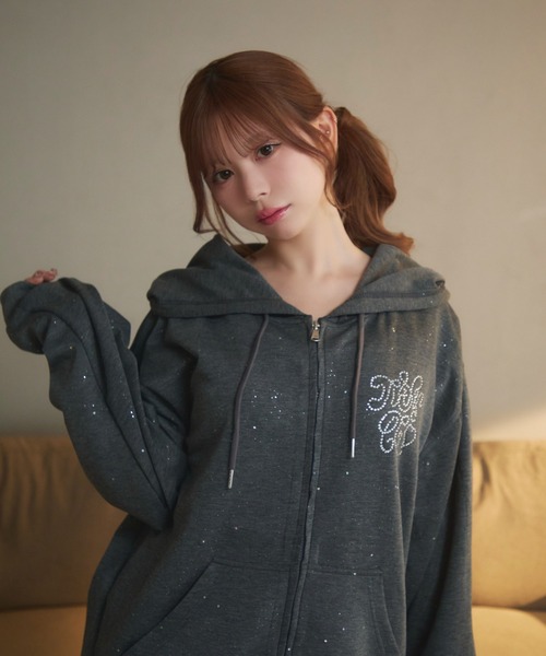 TITTY&CO.(ティティーアンドコー)の「ラメスウェットセットアップ(セットアップ・レディース・ブラック/グレー・FREE)」の5枚目の写真