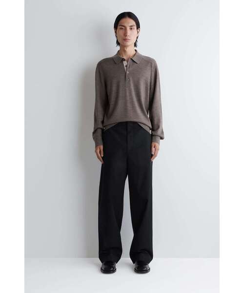 COS(コス)の「ニットメリノウールポロシャツ(ブーツ・メンズ・グレー系その他・S/M/L)」の2枚目の写真