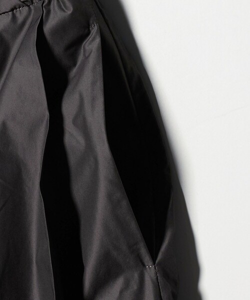 UNITED ARROWS(ユナイテッドアローズ)の「シャンブレー タフタ プリーツ スカート(スカート・レディース・ダークグレー・36/38)」の4枚目の写真