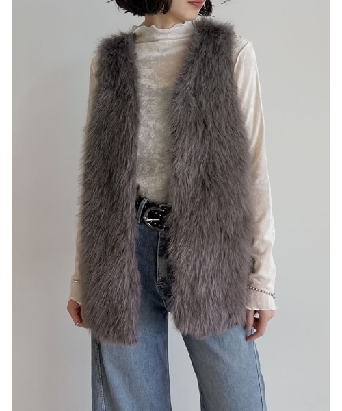 Re:EDIT（リエディ）の「フェイクファーベスト（ダウンベスト・レディース・モカ/アイボリー・MEDIUM/LARGE）」の2枚目の写真