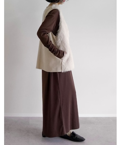 Re:EDIT（リエディ）の「フェイクファーベスト（ダウンベスト・レディース・モカ/アイボリー・MEDIUM/LARGE）」の4枚目の写真