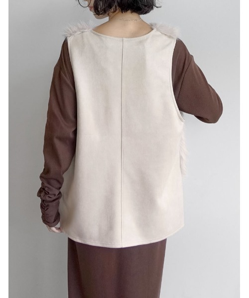 Re:EDIT（リエディ）の「フェイクファーベスト（ダウンベスト・レディース・モカ/アイボリー・MEDIUM/LARGE）」の5枚目の写真